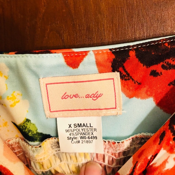 Love...Ady patterned V-Neck Maxi Dress. XS - Picture 2 of 3